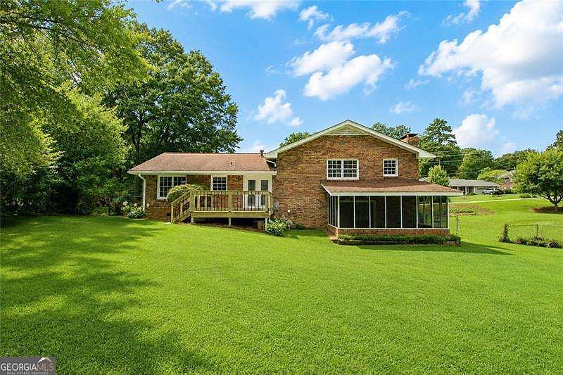 2nd image of 703 Foxcroft Trl SE