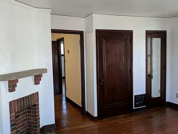 3rd image of 226 E Monteray Ave