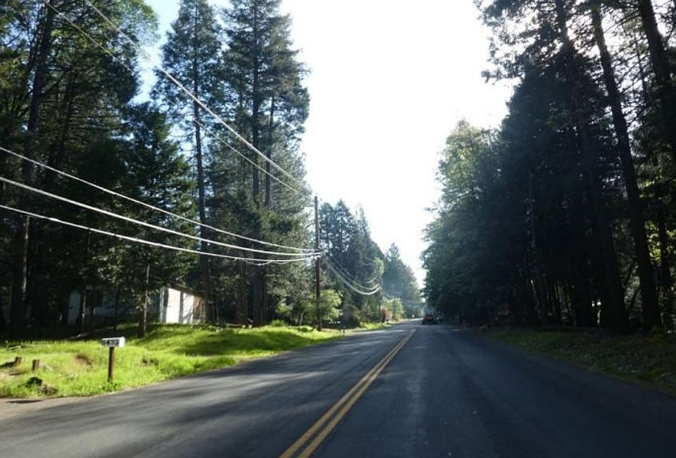 Exterior Neighborhood (street photo)