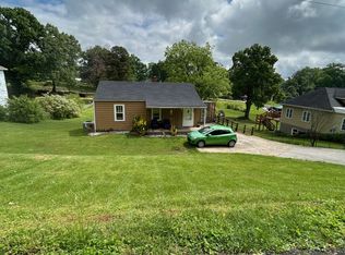 1505 Parton Dr, Kingsport, TN 37660