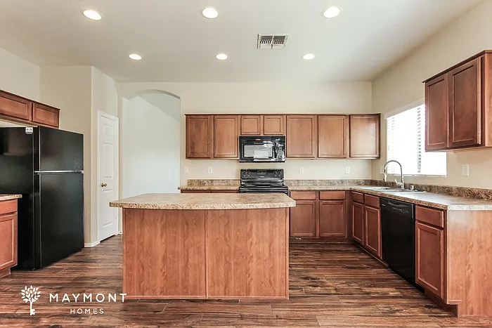 13932 N 146th Ct — Photo 4