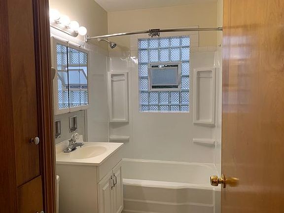 5th image of 2833 N 75th Ave APT 1R