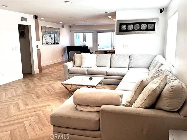 7414 Delco Ave — Photo 8