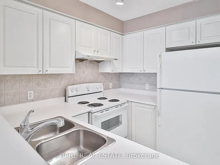 11 Lee Centre Dr #1016 — Photo 11