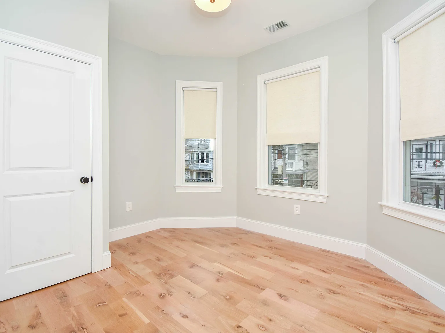 5 bed, $4,250 — Photo 4