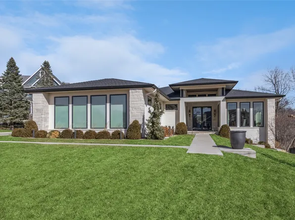 1756 S 40th Ct, West Des Moines, IA 50265