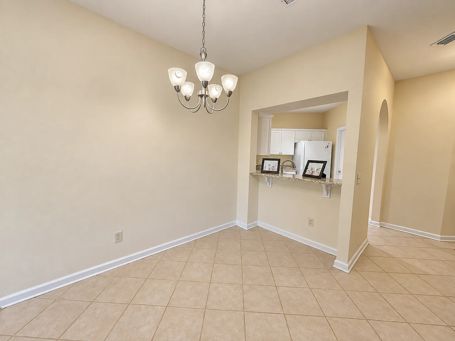 3 bed, 2.0 bath, 1448 sqft, $2,000 — Photo 4