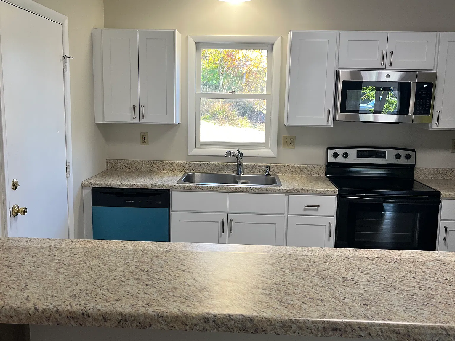 3 bed, $1,495 — Photo 4