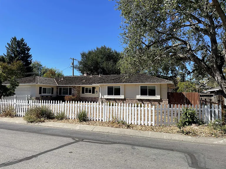 2048 Louise Ln — Photo 1