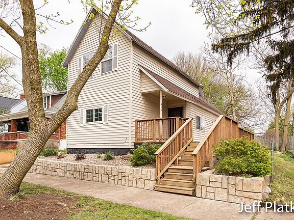 2nd image of 915 9th St NW