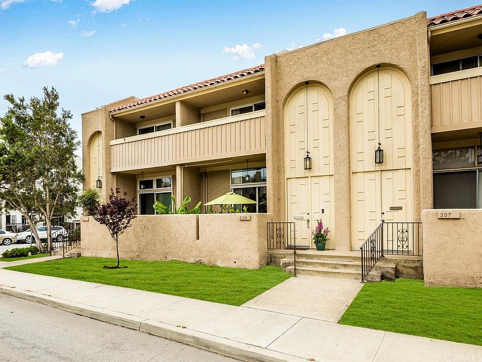 1st image of 209 Valley Dr