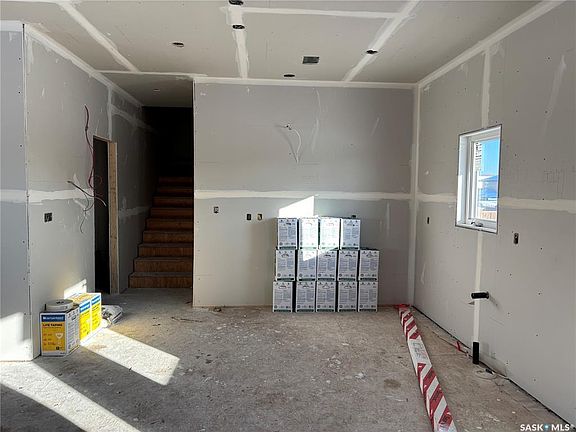 4th image of 442 Kinloch Cres