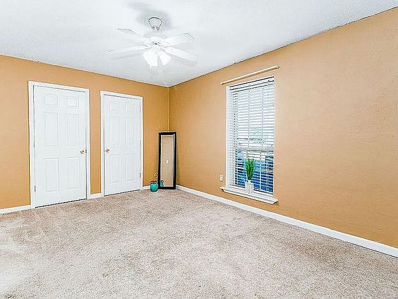 Bedroom with 2 closets