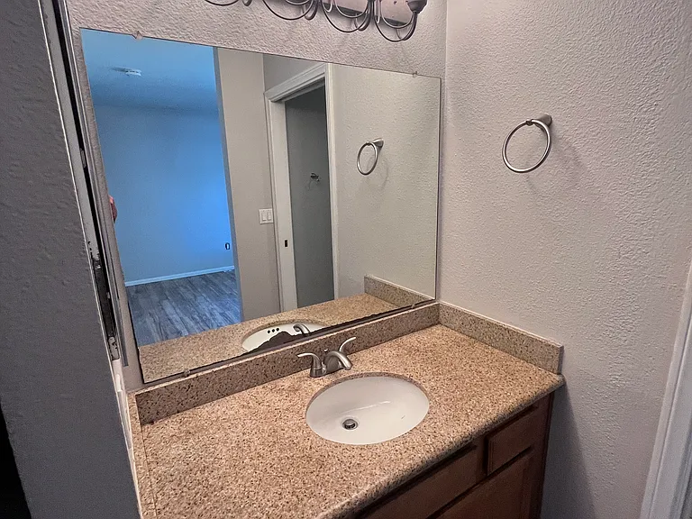 432 Edgehill Ln #129 — Photo 6