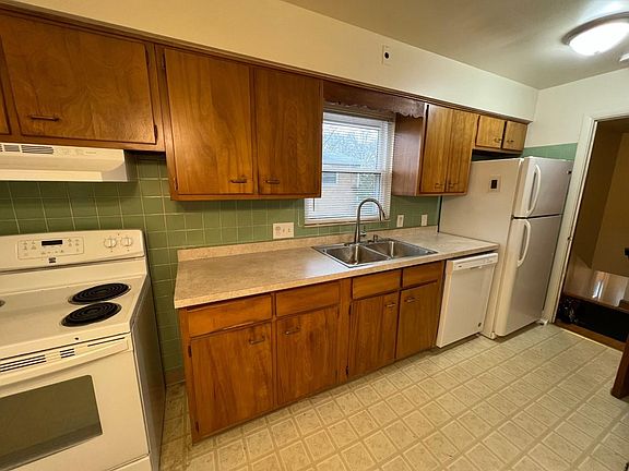 4th image of 1696 Tanglewood Dr