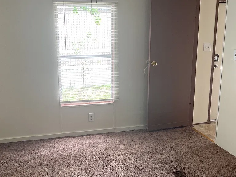 521 E Veterans Memorial Blvd #301 — Photo 16