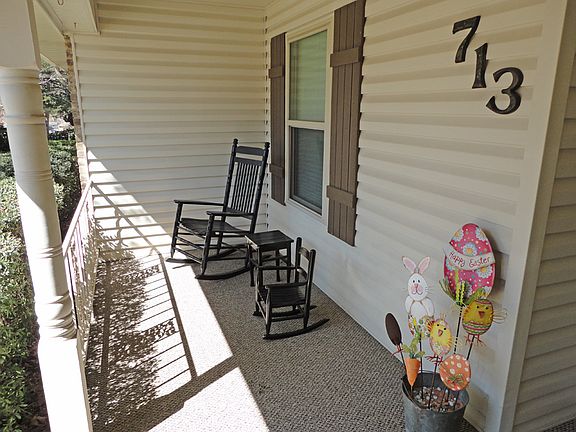 3rd image of 713 Top Hill Dr