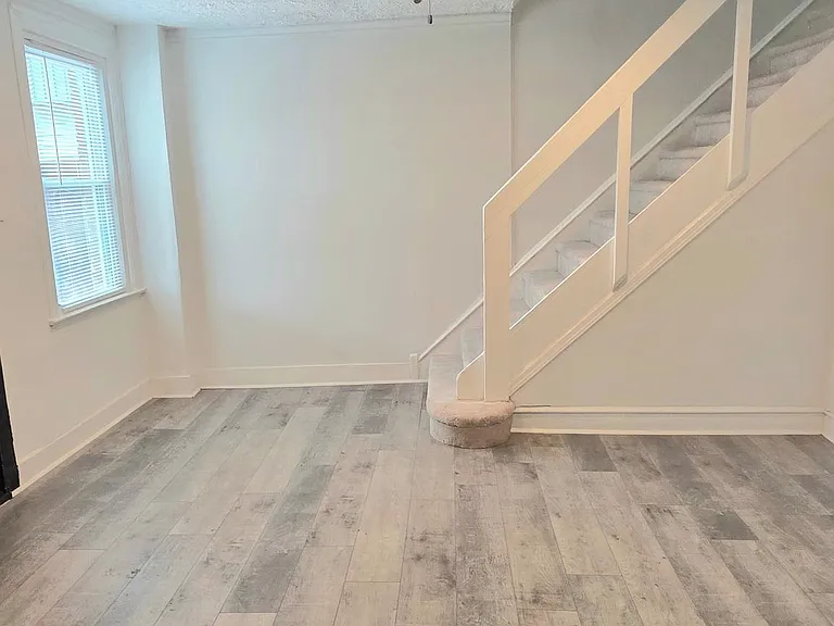 1108 E Stafford St — Photo 11