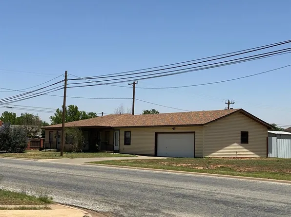 412 S D St, Brownfield, TX 79316