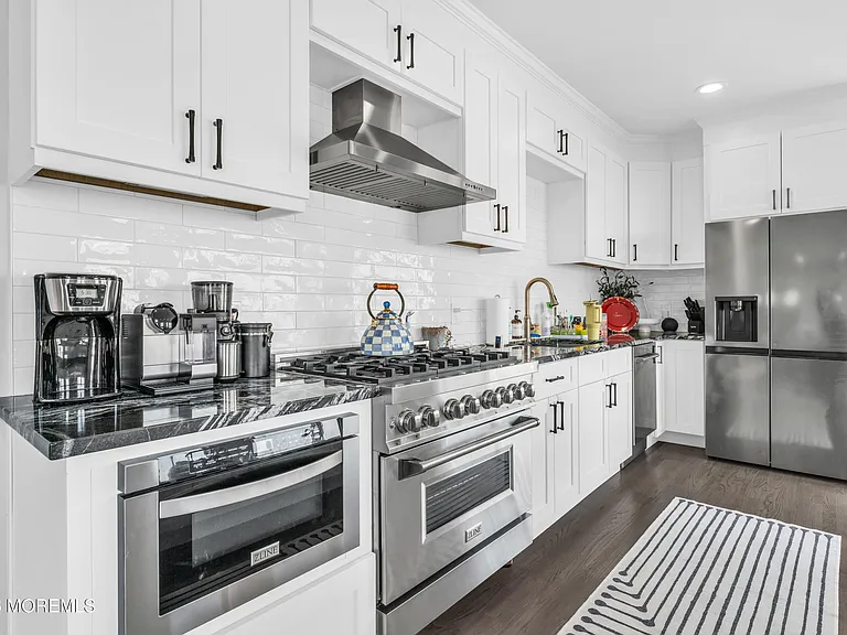 3330 Windsor Ave — Photo 9