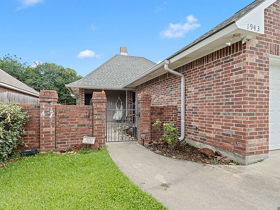 3rd image of 1943 Hunters Way Dr
