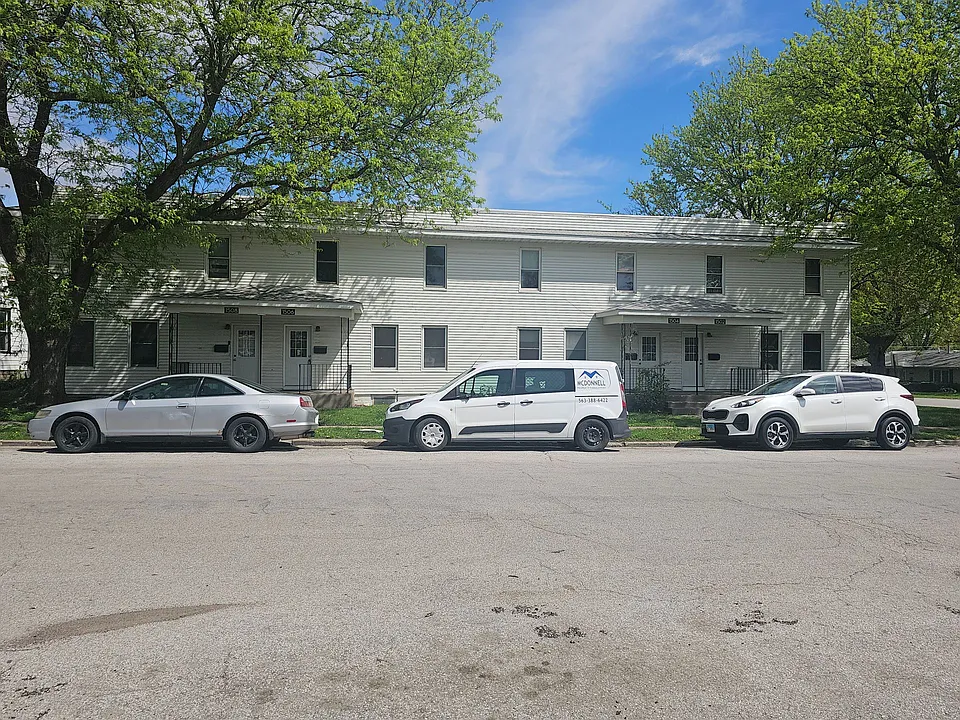 1502 W Pleasant St