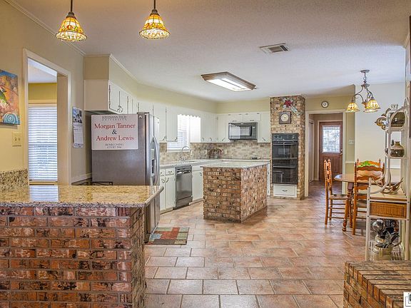 4th image of 306 Bayou Oaks Dr