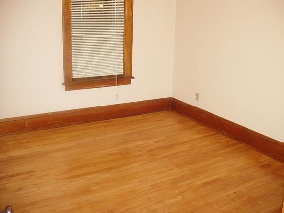 3rd image of 428 Thomas Ave S