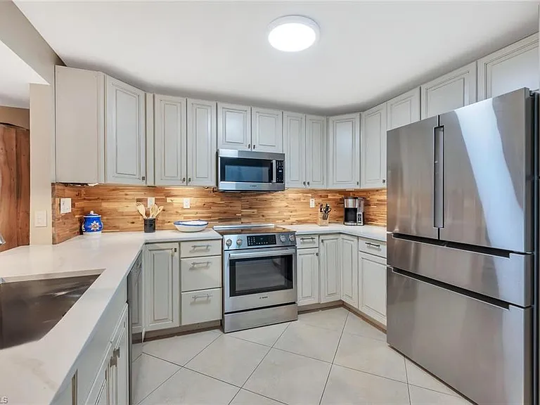 4200 Belair Ln #105 — Photo 6