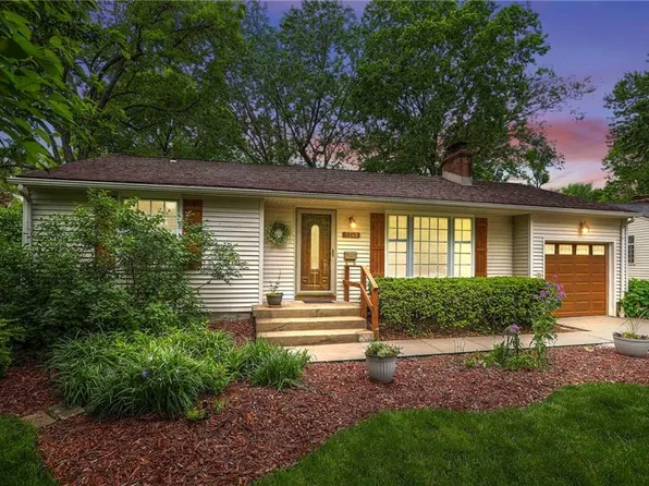 7348 Ash St, Prairie Village, KS 66208