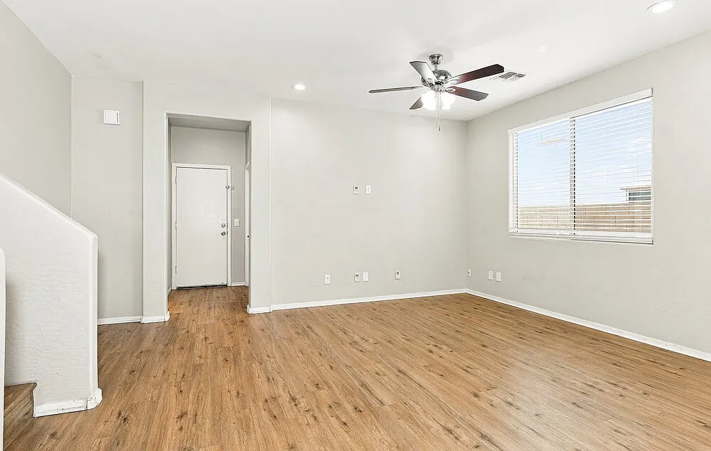3 bed, 2.5 bath, 1783 sqft, $1,955 — Photo 4