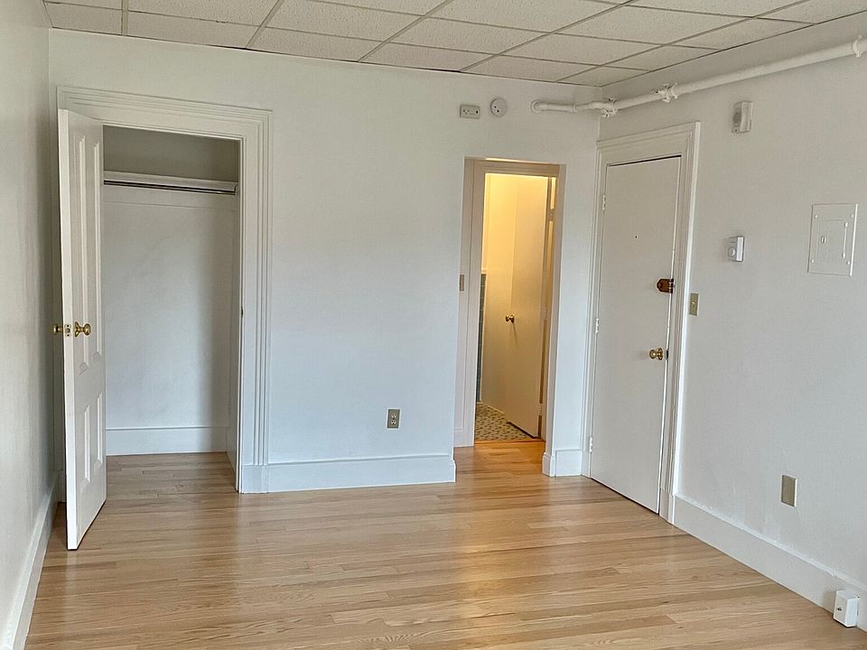 2nd image of 405 Beacon St APT 14