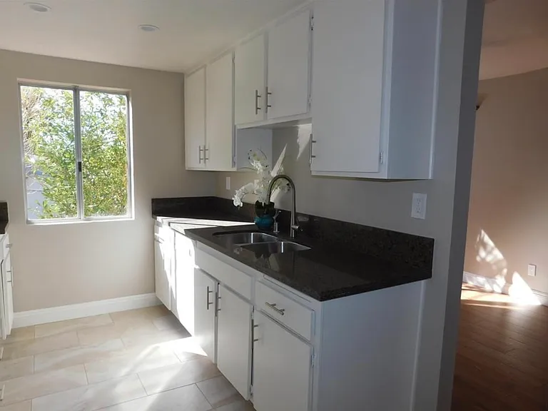 2509 W Redondo Beach Blvd #25 — Photo 7