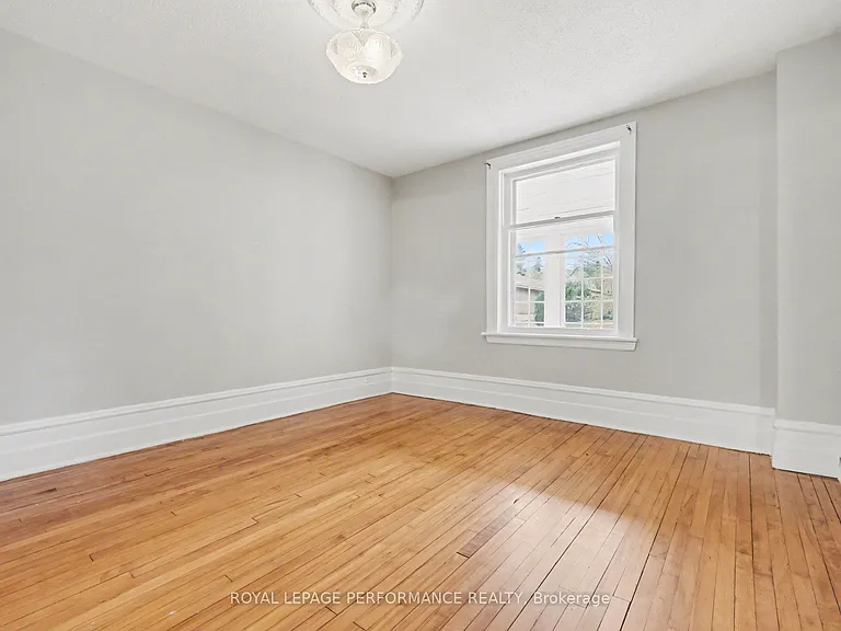 506 Wentworth Ave — Photo 8