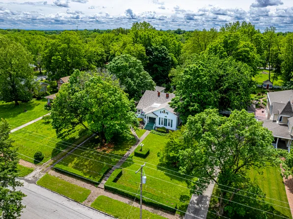 526 E Arrow St, Marshall, MO 65340