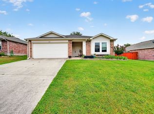 1218 Feather Crest Dr, Krum, TX 76249