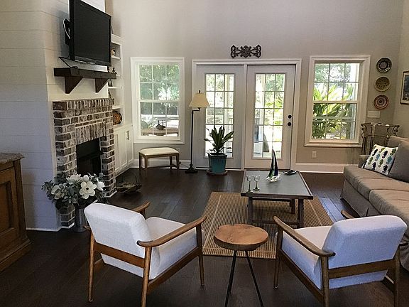 3rd image of 23 Country Club Ct