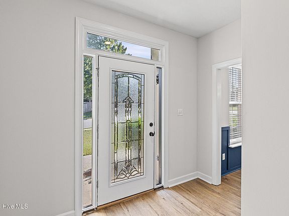 5th image of 201 Bainbridge Drive