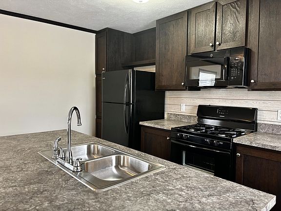 5th image of 59498 Laine Ln
