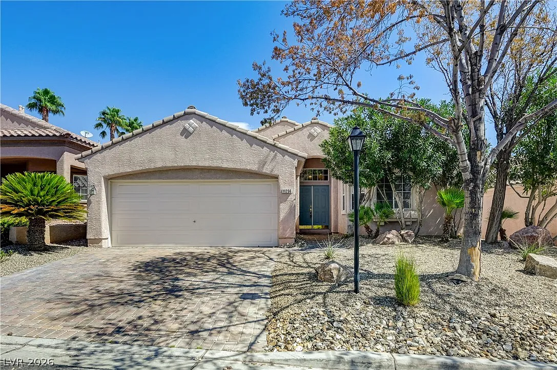 3 bed, 2.0 bath, 1898 sqft, $2,495 — Photo 2