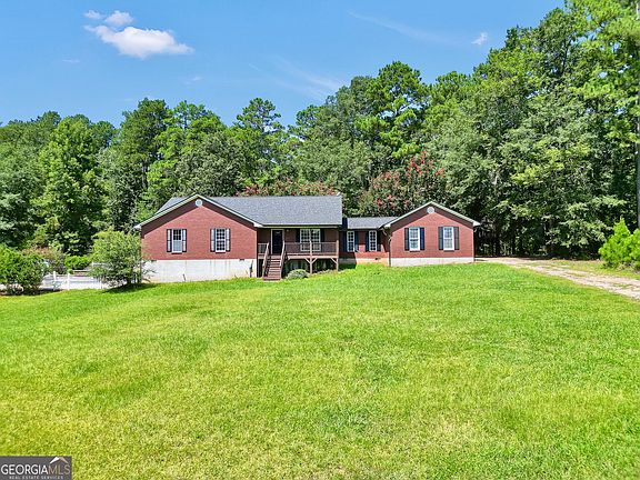 3rd image of 390 Burg Rd