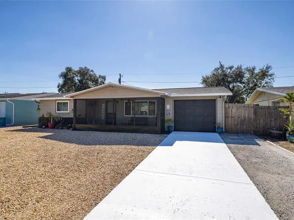 5040 Beacon Hill Dr, New Port Richey, FL 34652