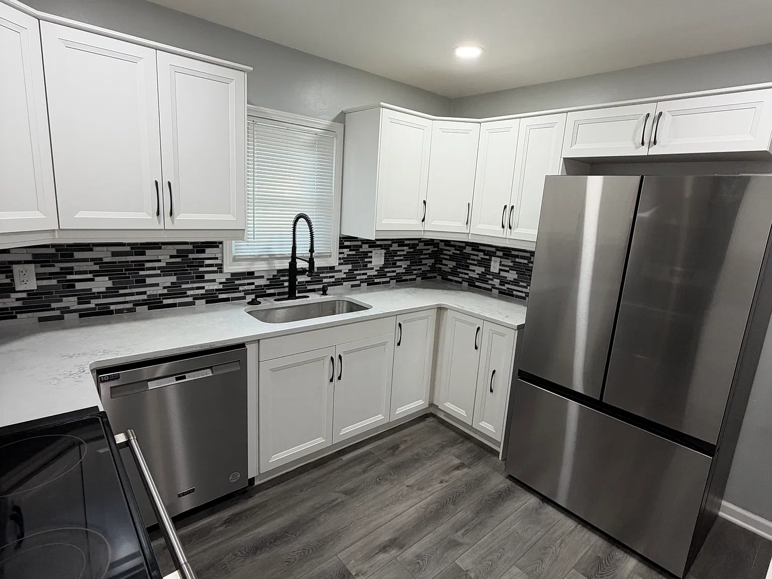 3 bed, 950 sqft, $1,950 — Photo 3