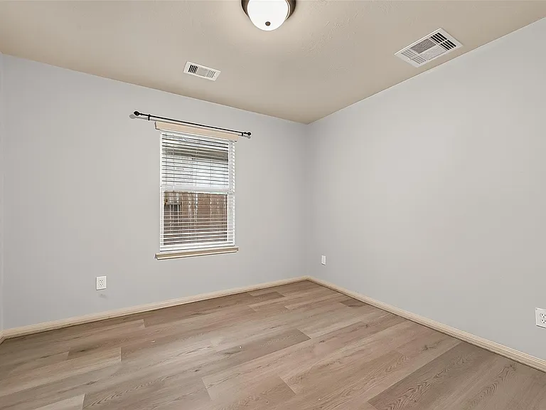 28207 Chalet Park Dr — Photo 27