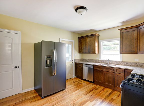 4th image of 132 N 16th Ave
