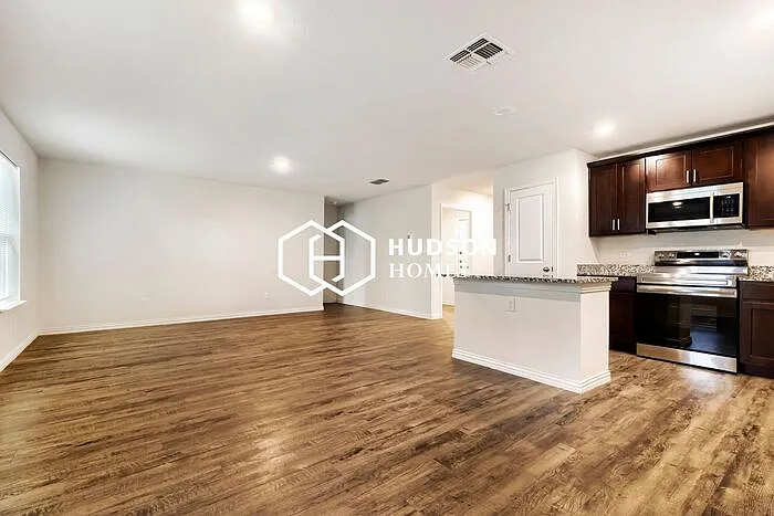227 Lopez St — Photo 6