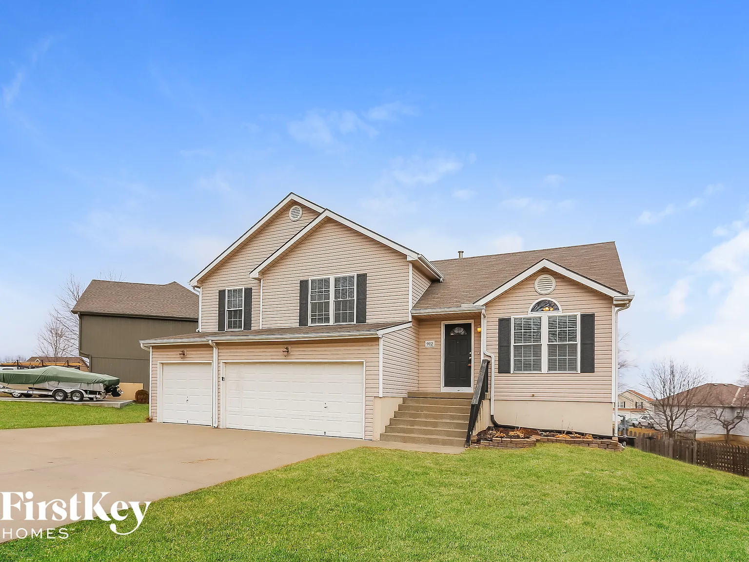 4 bed, 2.5 bath, 1980 sqft, $2,355 — Photo 2