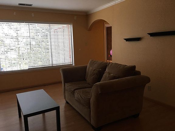 5th image of 27 Morton Dr