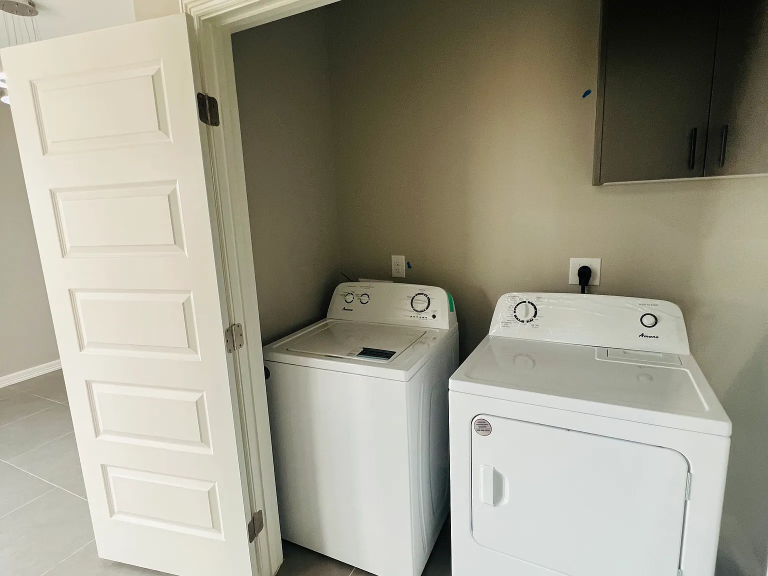 Modern Apartments In Gated Community.(Shary Rd & 4 Mile).+Large Backyard. — Photo 4