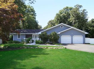 22 N Swezeytown Rd, Middle Island, NY 11953